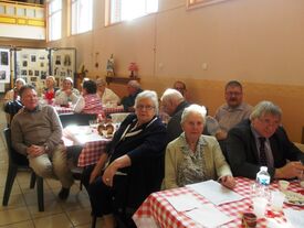 Repas  dans un décor estaminet des années 60-70